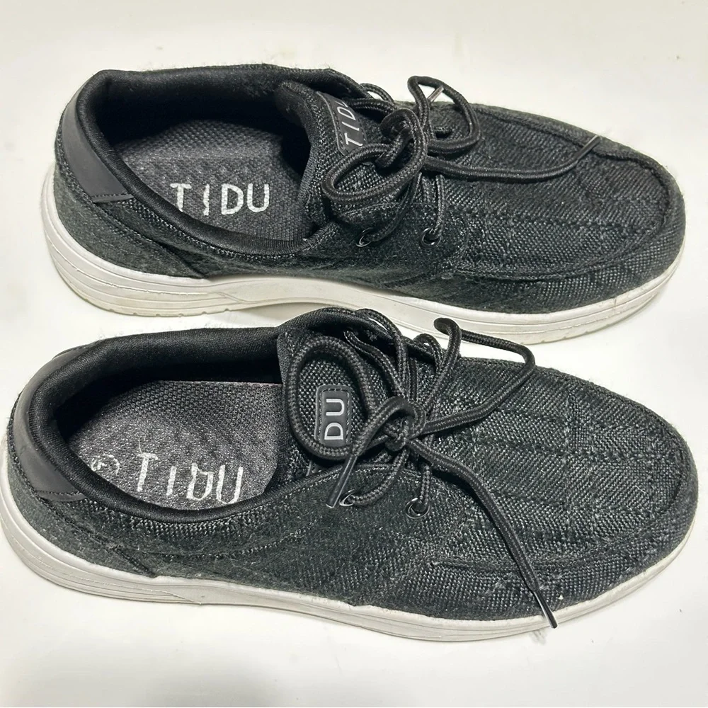 TIDU Black Lace-Up Sneakers – Women’s Size 7 (EU 37)